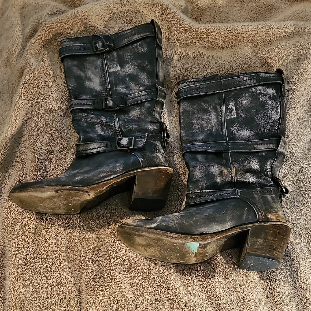 FRYE Black Distressed Leather Women's Boots - Picture 1 of 6